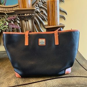 Dooney & Bourke Black Pebbled Grain shopper Handbag/Pocketbook/Purse